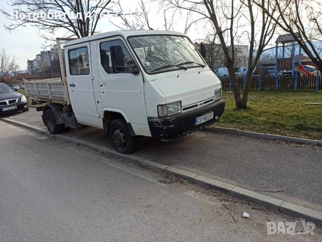 Продавам товарен автомобил