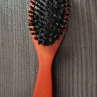 Четка за коса с естествен косъм от глиган! , снимка 1 - Аксесоари за коса - 45038273