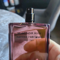 Продавам парфюм на Narciso Rodrigues Musc Noir Rose, снимка 4 - Дамски парфюми - 44938806