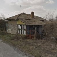 Двуетажна къща с двор в село Долец, Попово, снимка 1 - Къщи - 45200471