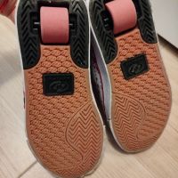 Обувки с колелца за момиче Heelys, 35 номер, снимка 2 - Детски маратонки - 45874698