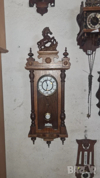  класически стенен махалов часовник с дърворезба, закупен от Германия , снимка 1