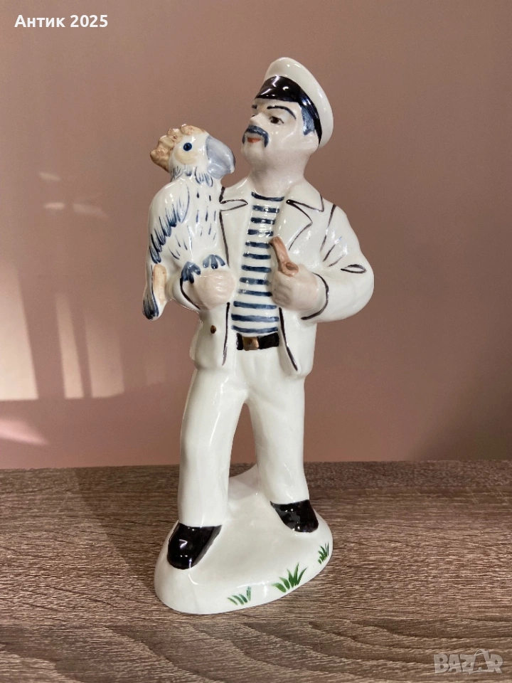 Винтидж порцеланова статуетка „Моряк с папагал“, Коростенски порцеланов завод, СССР, снимка 1