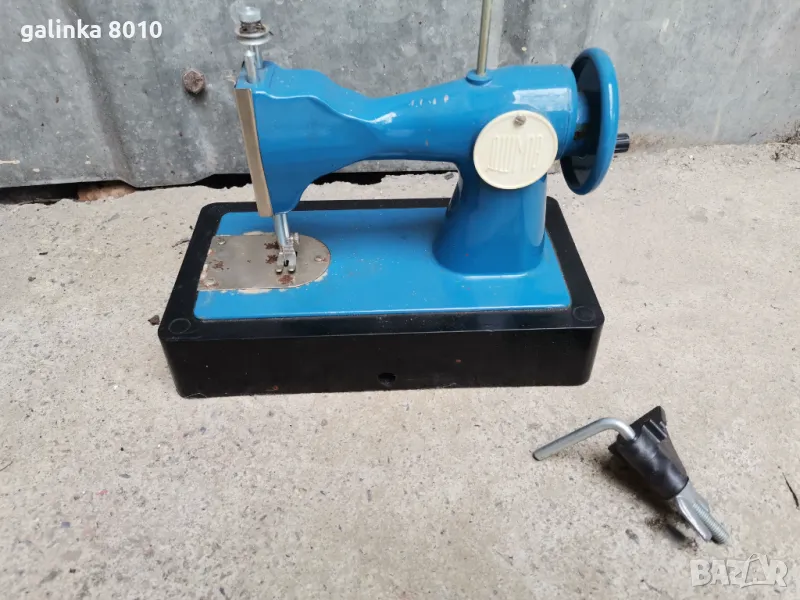 Стара детска шивашка машина, снимка 1