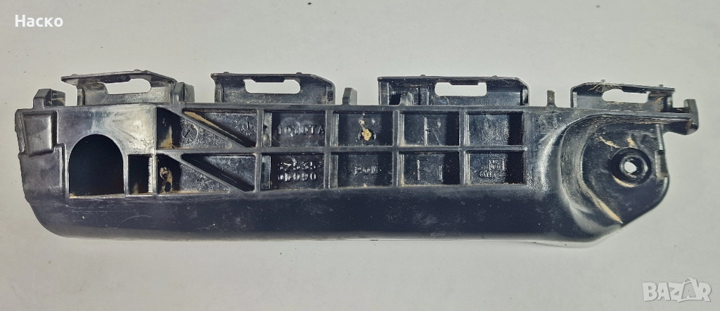 Преден Десен Държач Скоба Предна Броня Toyota Yaris P13 Hybrid Тойота Ярис Хибрид 17-19г 52535-0D090, снимка 1