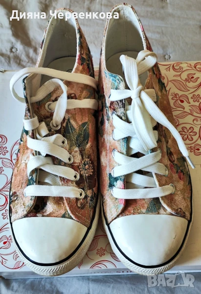 👟 Дамски кецове с интересен дизайн и златен брокат, снимка 1