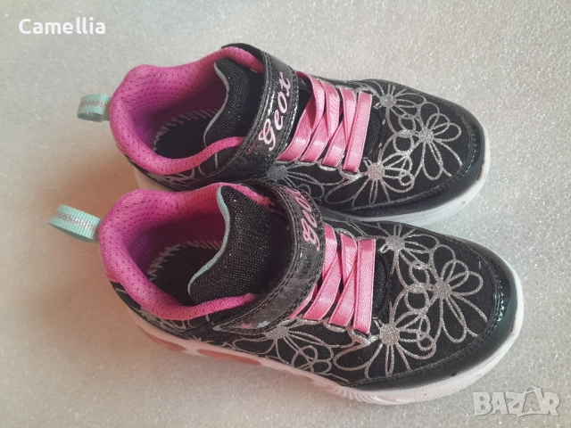 Маратонки Geox за момиче, 27-28 номер , снимка 3 - Детски маратонки - 52971695
