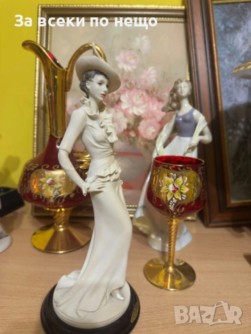 Дамата с перото” изискана фигура на млада и елегантна дама Код P2228, снимка 3 - Колекции - 54232710