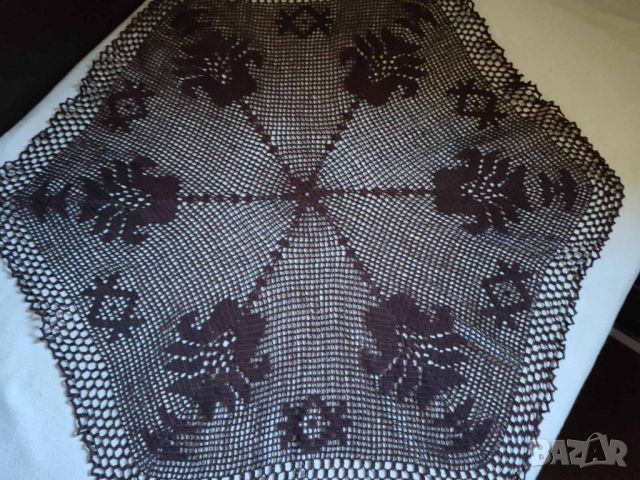Ръчно плетена покривка, снимка 1 - Покривки за маси - 45146735