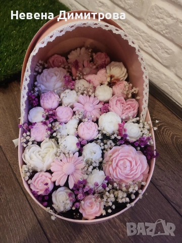 Букет от соеви свещи в кутия бебешка количка, снимка 2 - Изкуствени цветя - 53766473