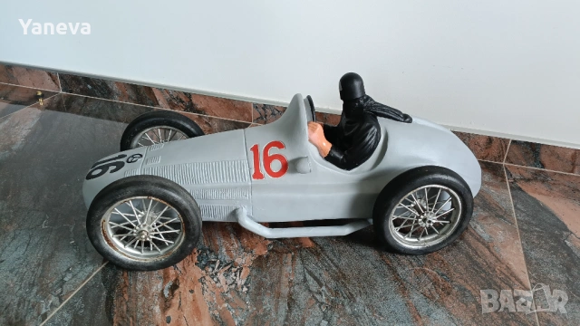 Mercedes-Benz W125, известен като една от „Сребърните стрели“ (Silberpfeil)  