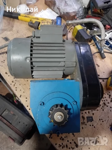 мотор редуктор, снимка 2 - Електродвигатели - 50804523