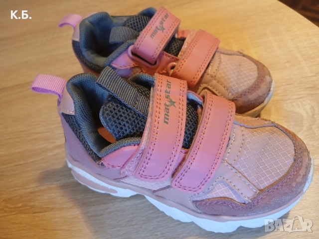 Подарявам ботушки и маратонки, 26 номер., снимка 2 - Детски боти и ботуши - 52934673