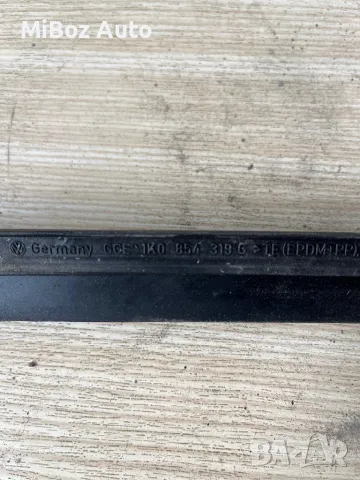 Лайстна предно стъкло лява Фолксваген Голф 5 VW Golf, снимка 2 - Части - 50062984