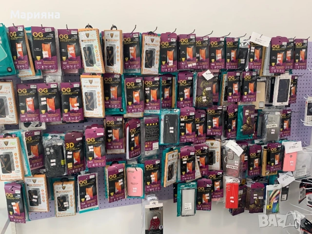 Разпродажба на стока за мобилни аксесоари от затварящ магазин в Бургас.