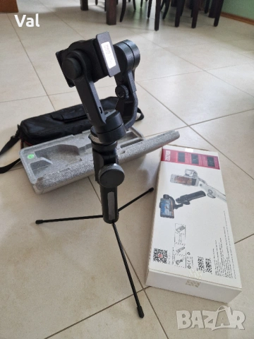 Стабилизатор за смартфони-Гимбал- Zhiyun-Tech SMOOTH 4, снимка 7 - Чанти, стативи, аксесоари - 50407530