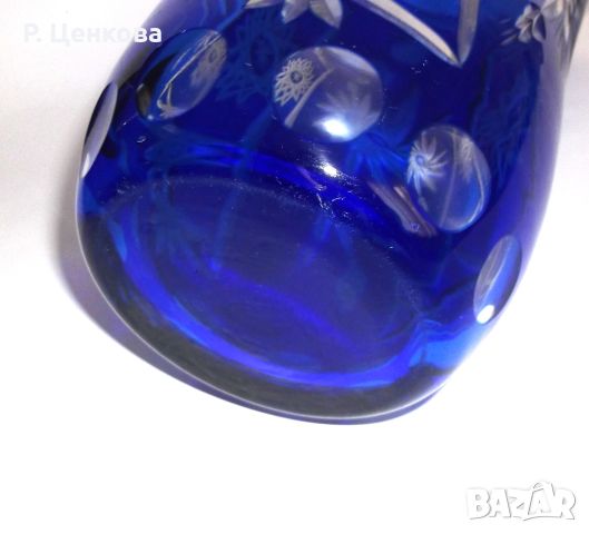 Голяма кобалтово синя кристална ваза, "cut to clear". Височина 26,5 см, диаметър при отвора 17 см., снимка 5 - Вази - 45338089