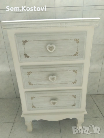 Винтидж дървено шкашфче 