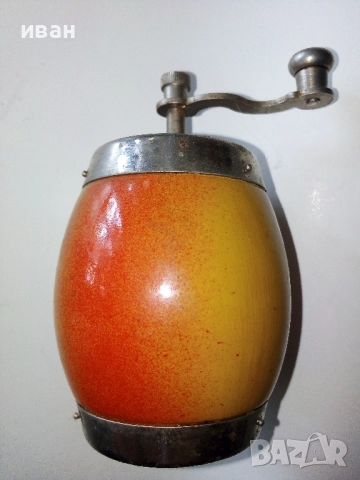 Стари  мелнички за пипер, ТПК "Родина" , снимка 2 - Антикварни и старинни предмети - 52921026