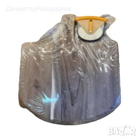 Дървена дъска за пица с уред за лесно  рязане
