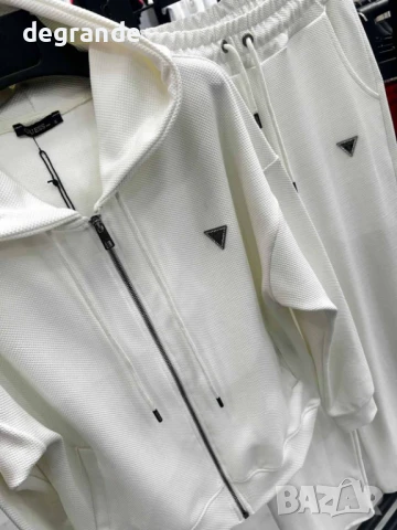 Бял дамски екип Guess  