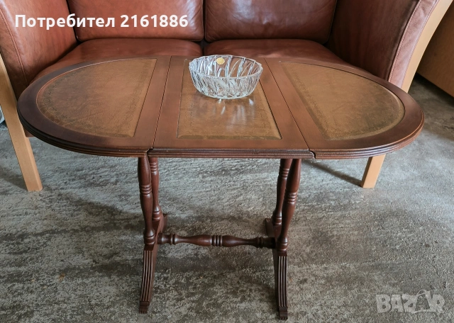 Помощна разтегателна маса с кожен плот с интарзия 