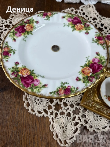 Чиния за красиво поднесени сладкиши от емблематичната серия Old Country Roses на английската марка , снимка 3 - Чинии - 53674459