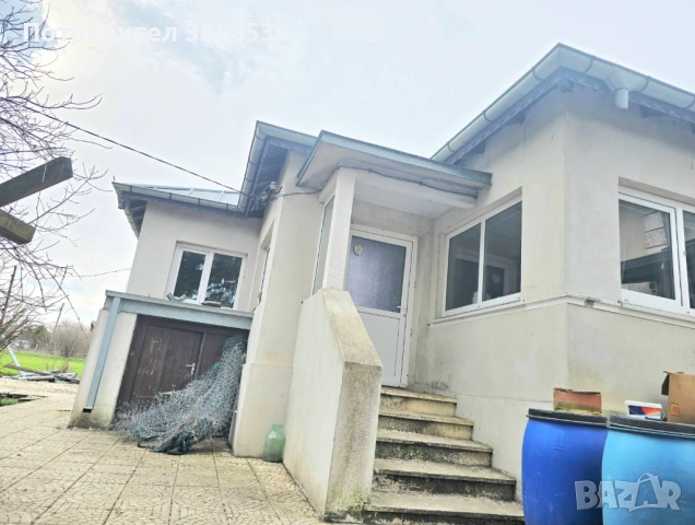 Продавам две къщи в един двор - частично обзаведени и топлоизолирани в с.Могилище, общ. Каварна