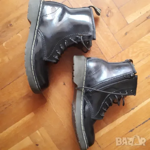 Dr. Martens детски боти 33 номер , снимка 1 - Детски боти и ботуши - 47819951