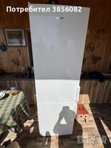 Продавам два хладилника 