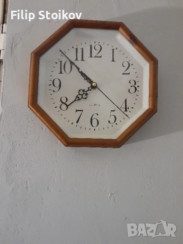 стенен часовник