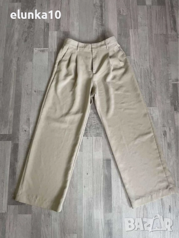 бежови панталони Gap