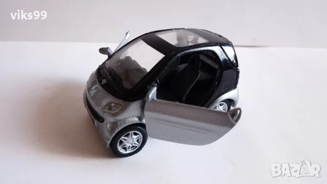 Maisto Smart Fortwo Coupe - Мащаб 1:33, снимка 2 - Колекции - 49010689