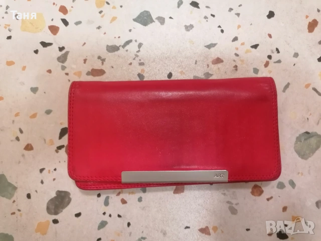 Червен портфейл Арт 93