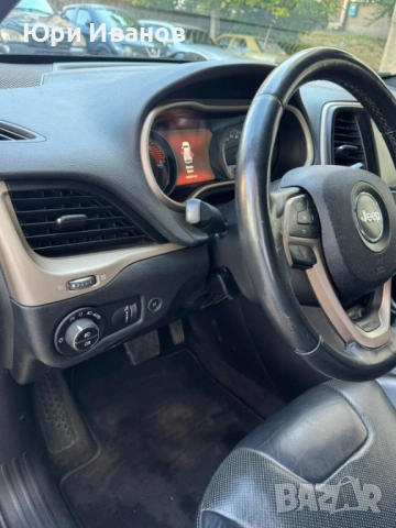 Jeep Cherokee , снимка 11 - Автомобили и джипове - 53706029