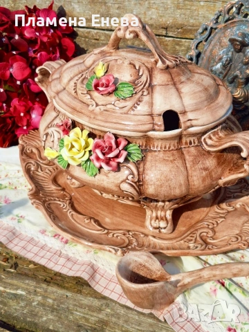 Италиански комплект от Bassano Italy терин, плато и черпак , снимка 9 - Антикварни и старинни предмети - 53744885