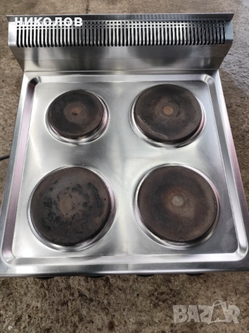 Професионална печка с котлони