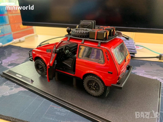 ВАЗ 2121 Лада Нива 4х4 1980 Dakar - мащаб 1:18 на Solido моделът е нов в кутия, снимка 3 - Колекции - 53777077