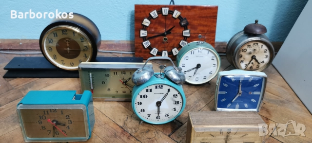 Часовници, снимка 2 - Антикварни и старинни предмети - 51693261