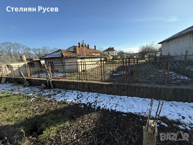 2 имота -232кв къща / парцел 1440 кв двор в с. Калипетрово, зад детската градина на ул. Зелен Синур , снимка 10 - Къщи - 53557099