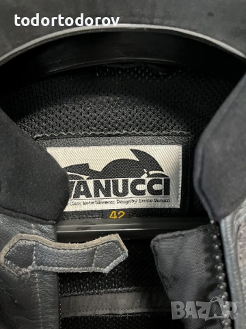 Дамско кожено мото яке VANUCCI размер 42-L,всички протектори 149 лв. / 76.18 €, снимка 3 - Аксесоари и консумативи - 53734159
