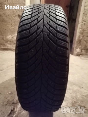 Продавам 1 брой зимна гума 205.55.16 дот 2023 Контентал 870 , снимка 2 - Гуми и джанти - 53589484