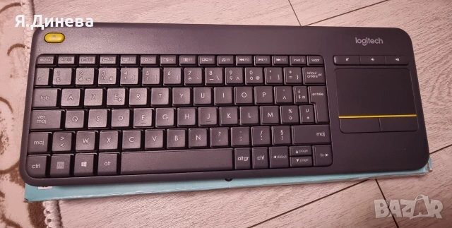 Клавиатура с вградена мишка Logitech Media K400, снимка 2 - Клавиатури и мишки - 54195979