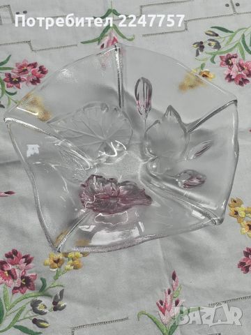 Бонбониера релефно стъкло, снимка 3 - Други ценни предмети - 45826914