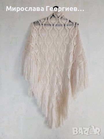 Ръчно плетени шалове от 70те години, Триъгълни с дълги ресни, снимка 3 - Шалове - 46452022