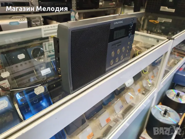 Радио Grundig Ocean Boy 340  В перфектно техническо и много добро визуално състояние. Работи на ток , снимка 6 - Радиокасетофони, транзистори - 48881178