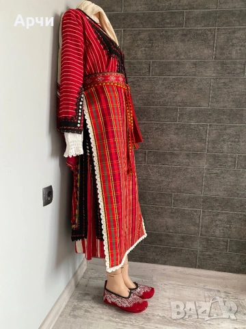 Родопска престилка от автентичен плат, снимка 2 - Антикварни и старинни предмети - 53692759