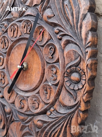 Красив Стар Стенен Часовник Дърворезба Масив от Соца, снимка 2 - Антикварни и старинни предмети - 52908774
