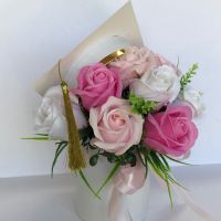 Тематични букети за абитуриенти или абсулвенти от сапунени рози, снимка 16 - Подаръци за жени - 45223468