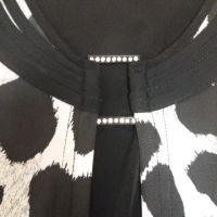 РАЗКОШНА блуза в черно-бял леопардов принт с катарама със сребристи камъчета , снимка 6 - Ризи - 45078240